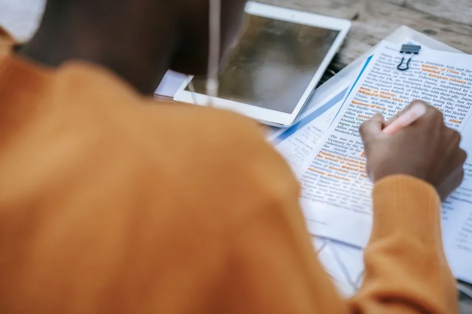 Strategii de citire pentru nivelul C2 CEFR: Ghid complet pentru proficiență